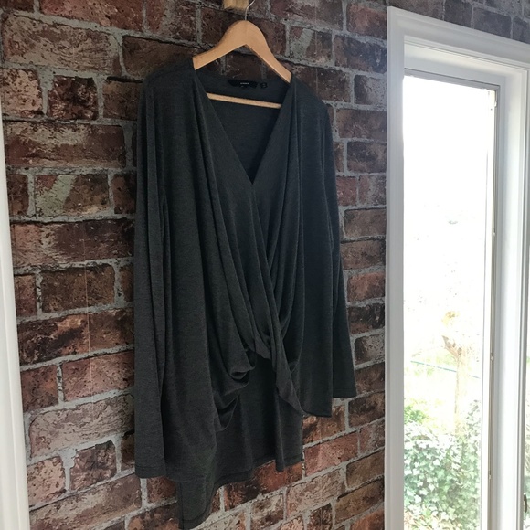 Dramatic lightweight sweater/top L FREE mystery gift with EVERY purchase! - Picture 5 of 7